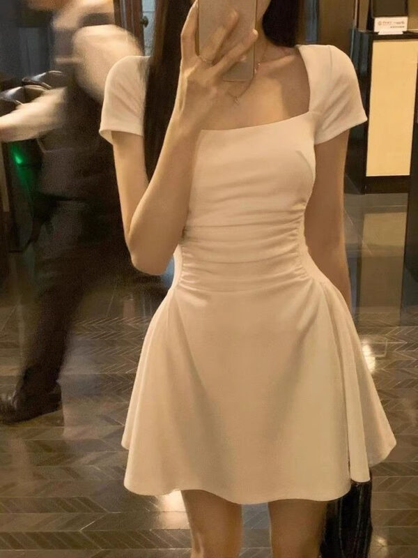 Petite robe à col carré – Image 4
